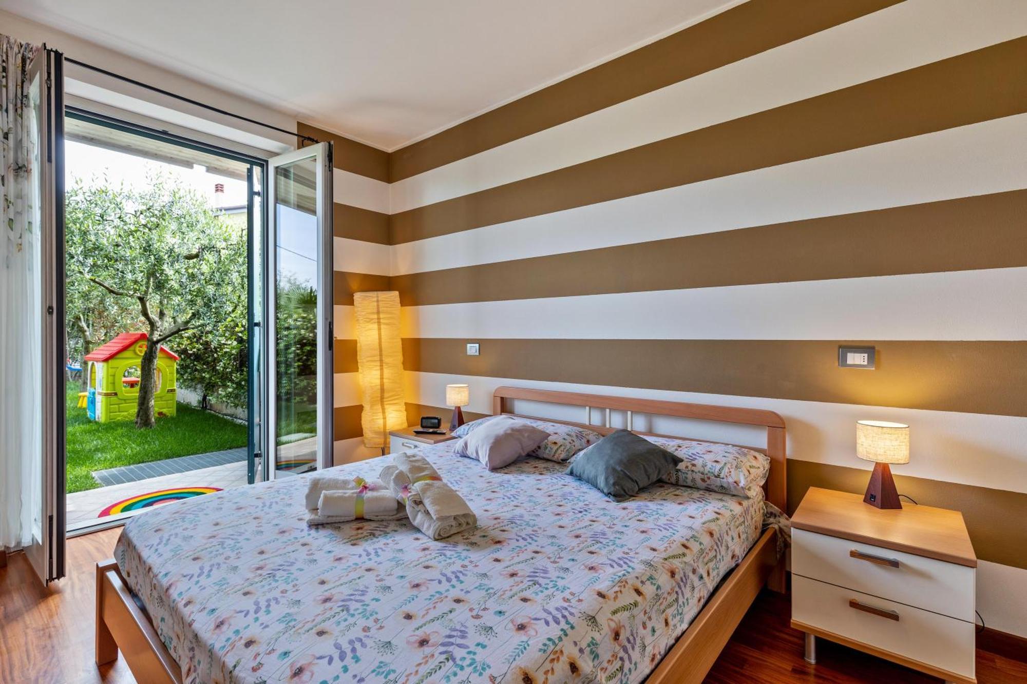Bluemoon -Luminoso Apt Con Piscina Lazise Exterior foto