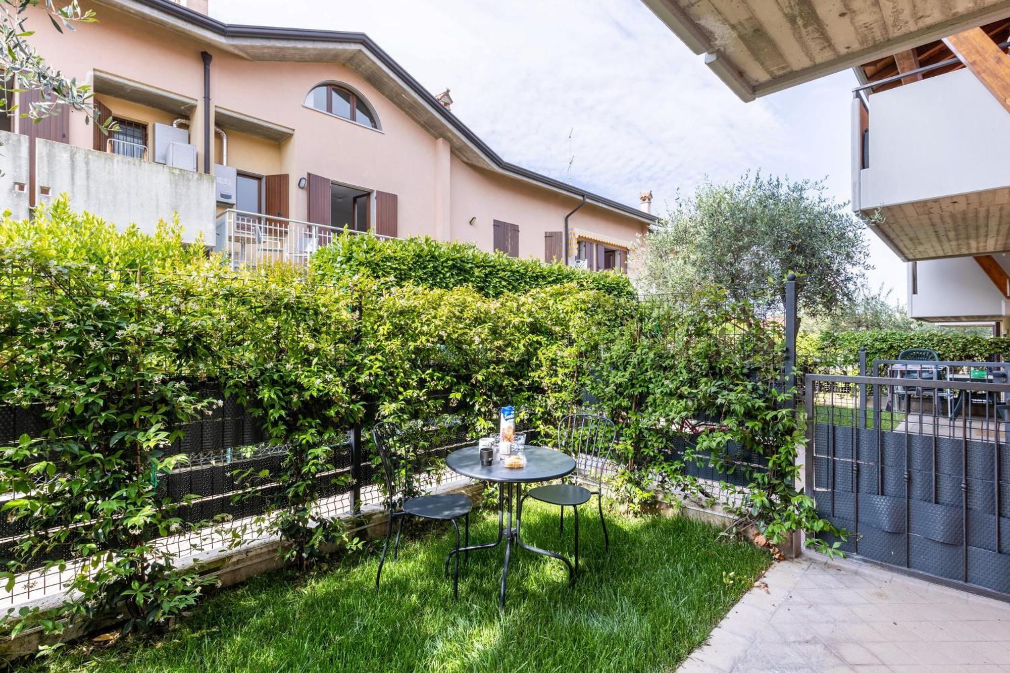 Bluemoon -Luminoso Apt Con Piscina Lazise Exterior foto