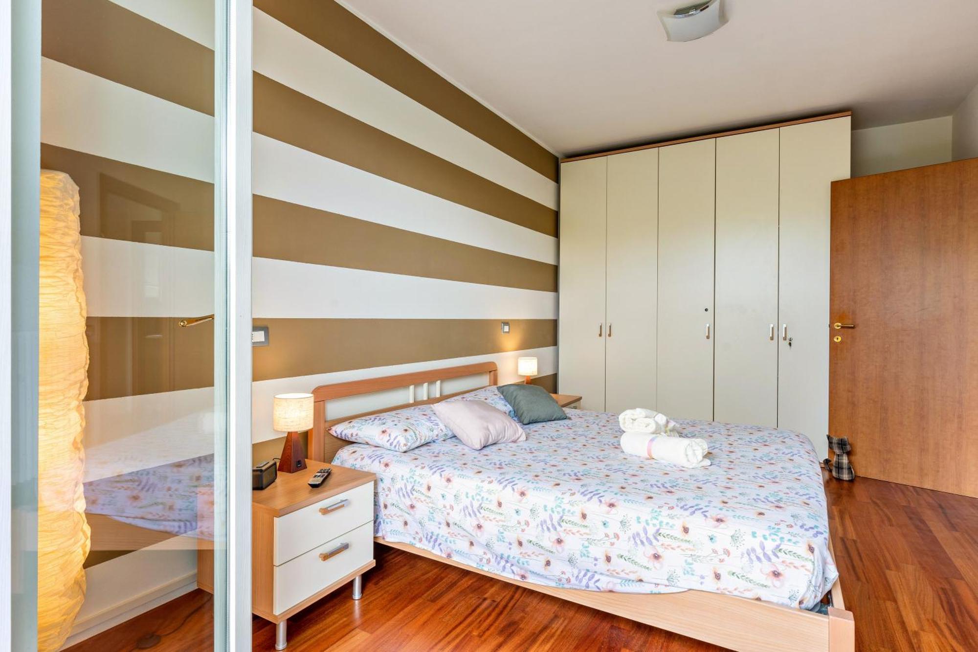 Bluemoon -Luminoso Apt Con Piscina Lazise Exterior foto