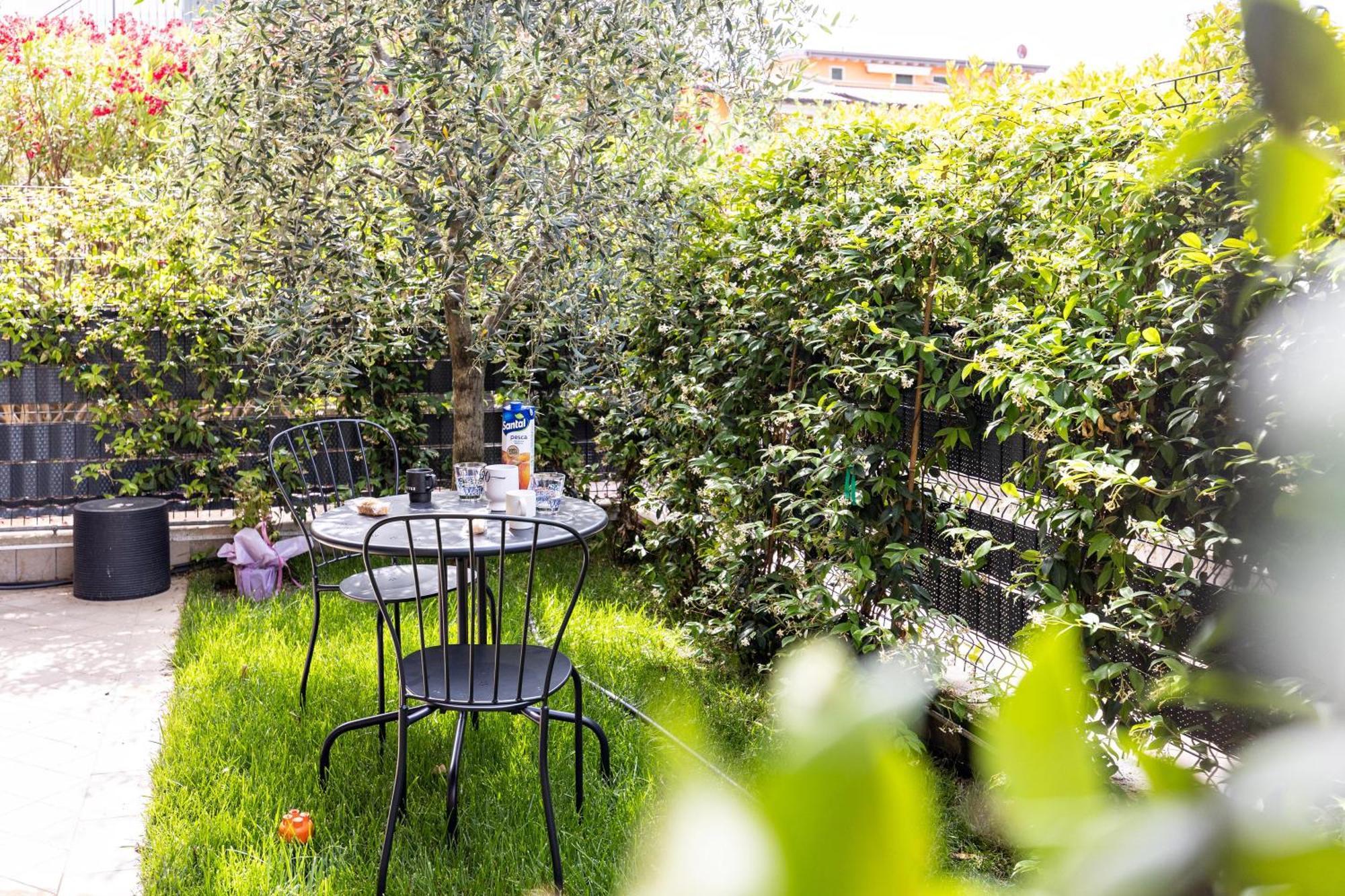 Bluemoon -Luminoso Apt Con Piscina Lazise Exterior foto