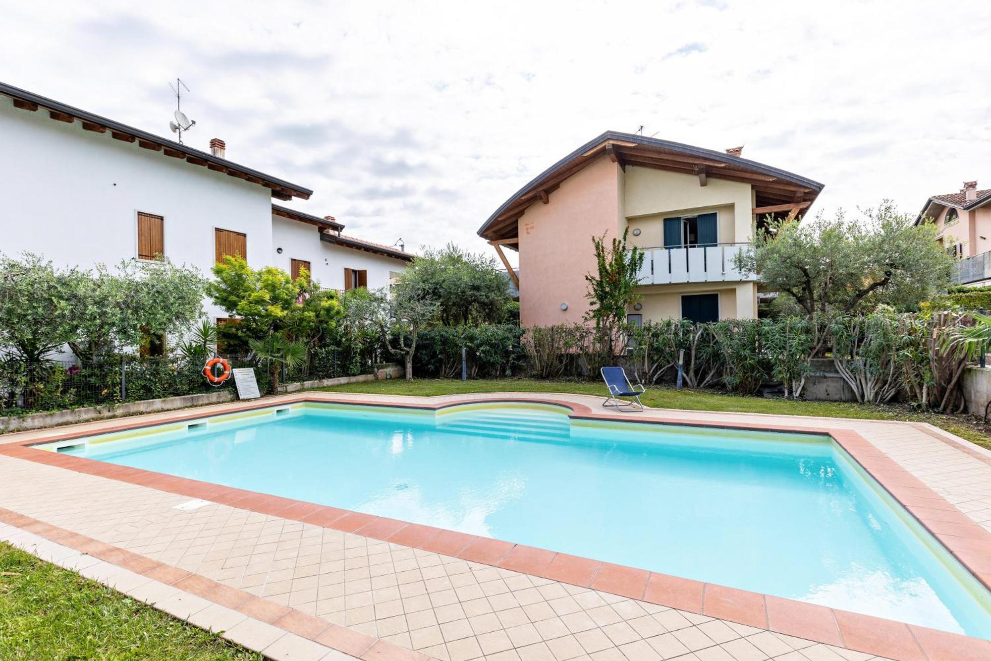 Bluemoon -Luminoso Apt Con Piscina Lazise Exterior foto